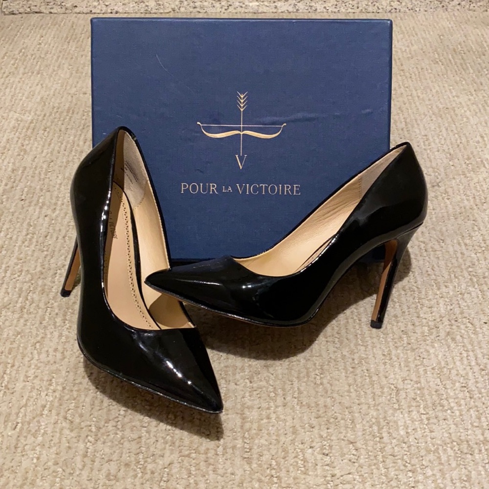 POUR LA VICTORIE classic black patent high heels new in box